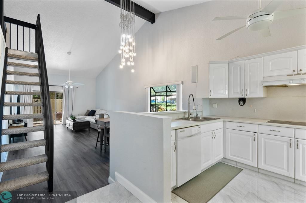 For Sale: $374,900 (2 beds, 2 baths, 1200 Square Feet)