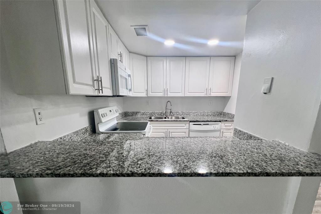 For Rent: $2,333 (2 beds, 2 baths, 1200 Square Feet)