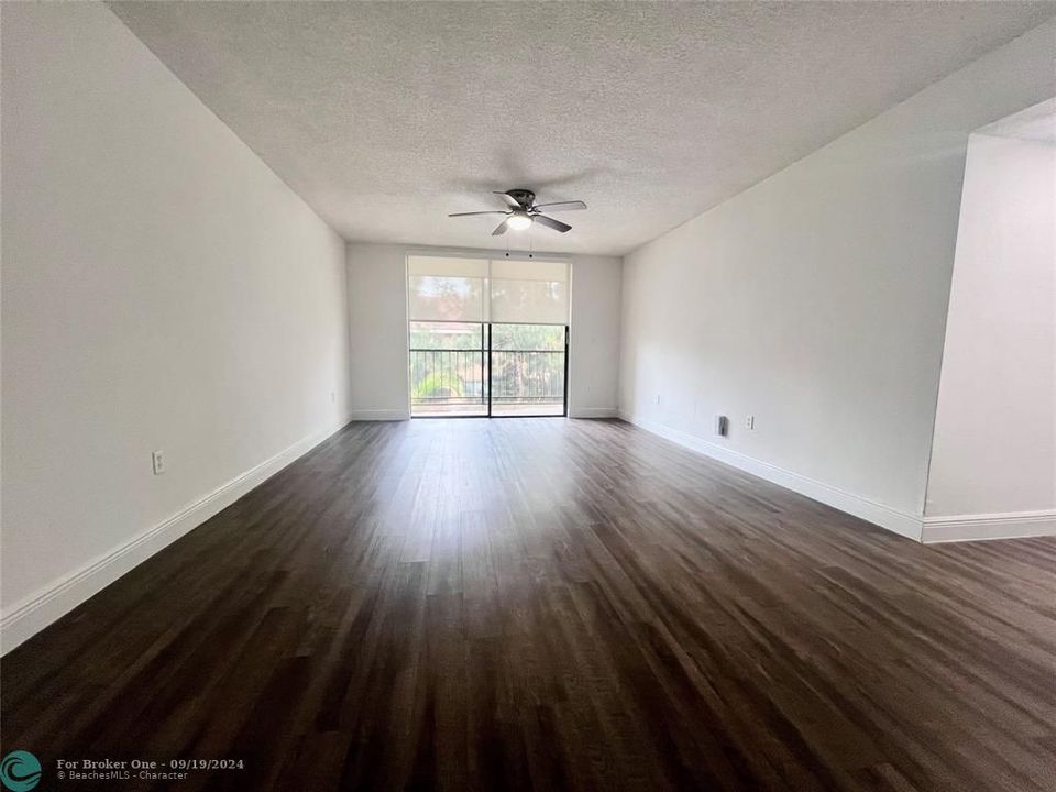 For Rent: $2,333 (2 beds, 2 baths, 1200 Square Feet)