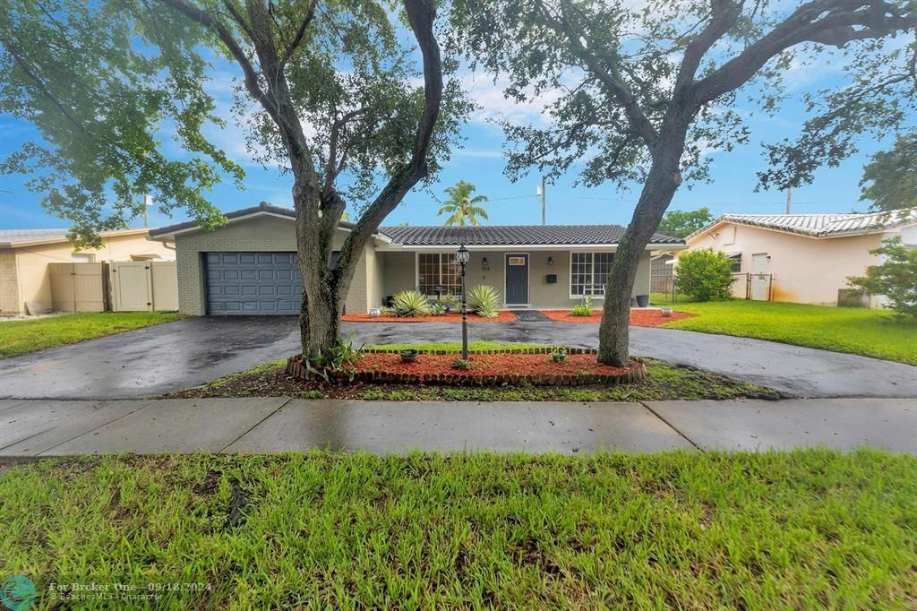 For Sale: $700,000 (3 beds, 2 baths, 1895 Square Feet)