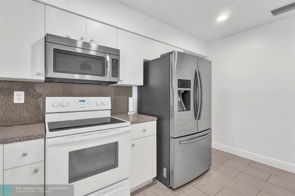 For Sale: $700,000 (3 beds, 2 baths, 1895 Square Feet)