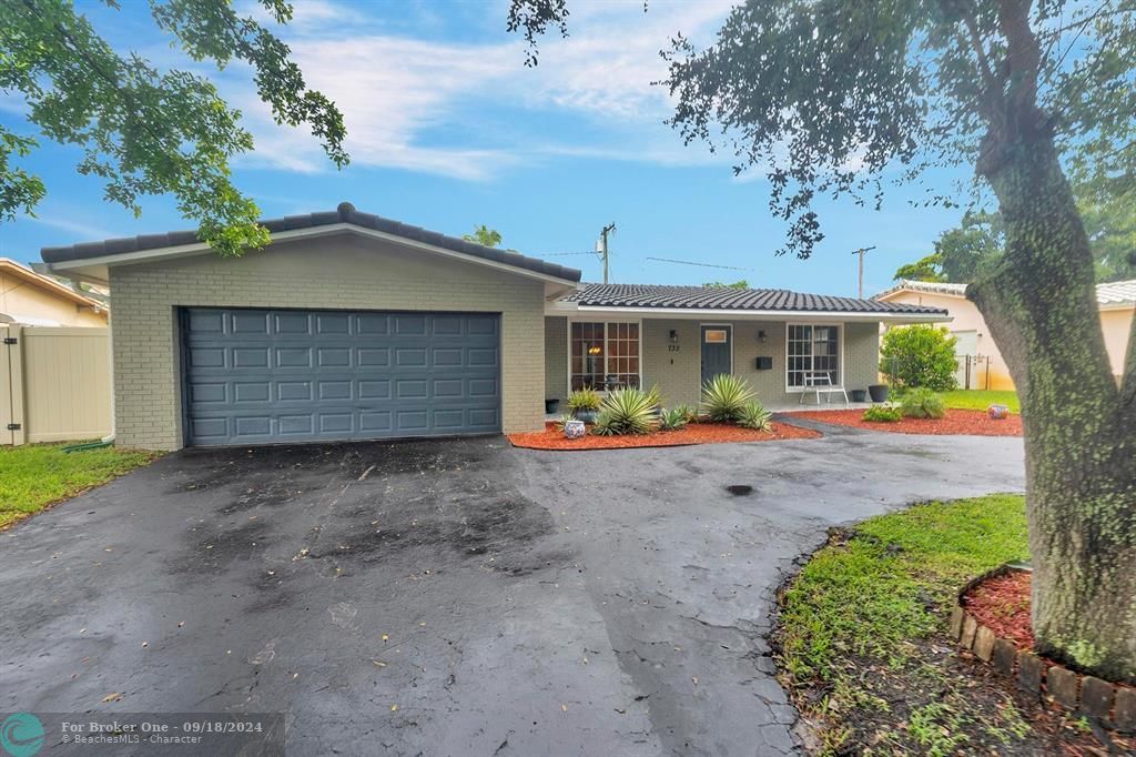 For Sale: $700,000 (3 beds, 2 baths, 1895 Square Feet)