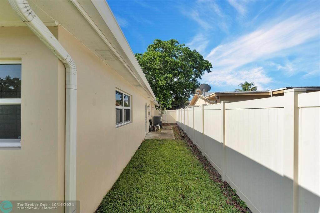 For Sale: $700,000 (3 beds, 2 baths, 1895 Square Feet)