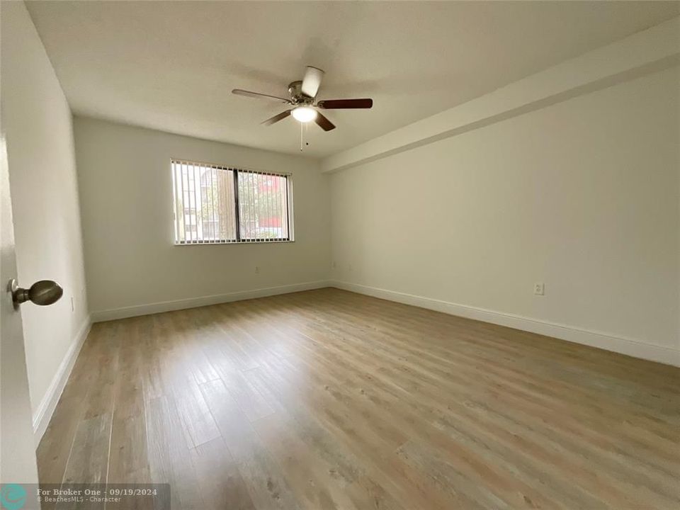 For Rent: $2,177 (1 beds, 1 baths, 800 Square Feet)