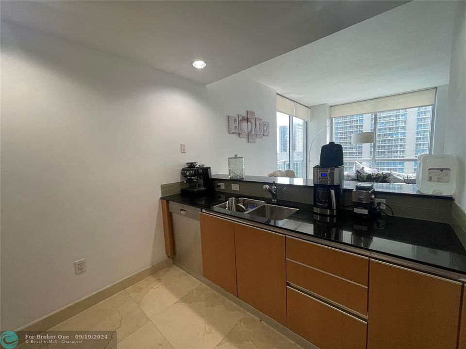 For Rent: $4,900 (2 beds, 2 baths, 1377 Square Feet)