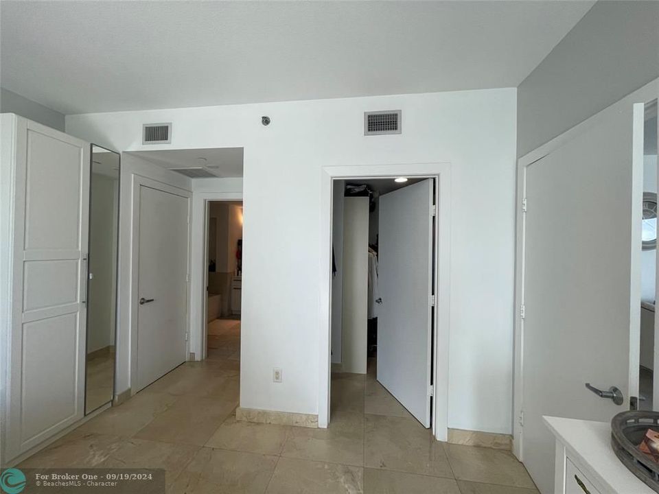 For Rent: $4,900 (2 beds, 2 baths, 1377 Square Feet)