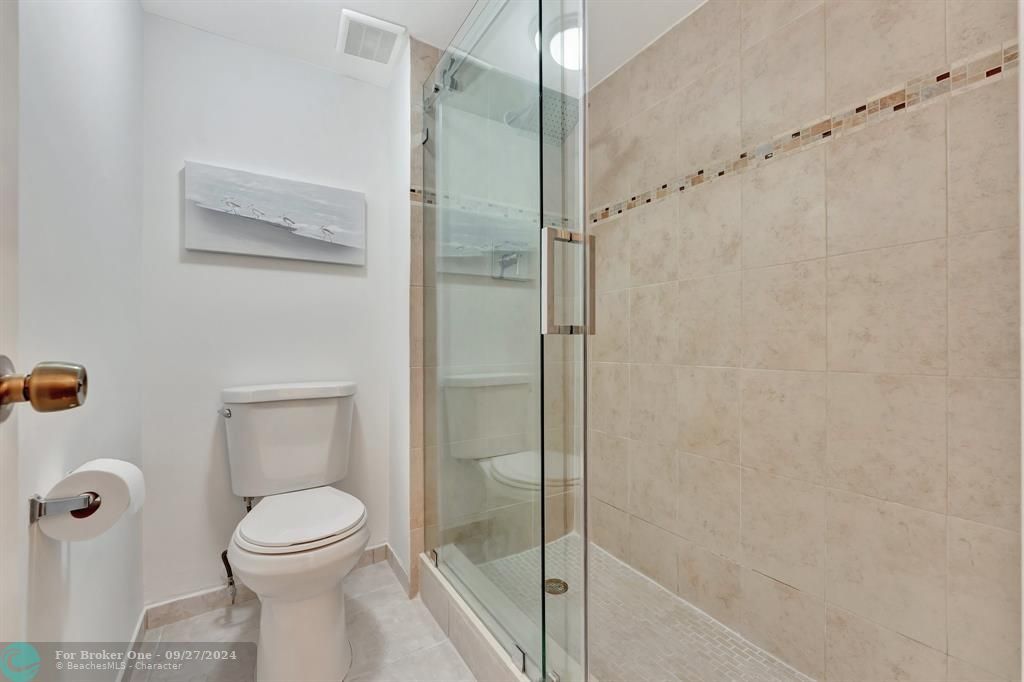 For Sale: $365,000 (2 beds, 2 baths, 1225 Square Feet)