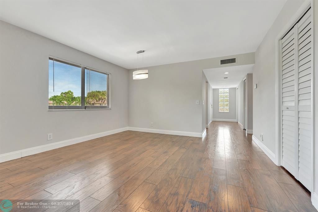 For Sale: $365,000 (2 beds, 2 baths, 1225 Square Feet)