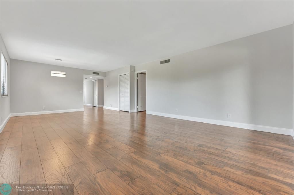 For Sale: $365,000 (2 beds, 2 baths, 1225 Square Feet)