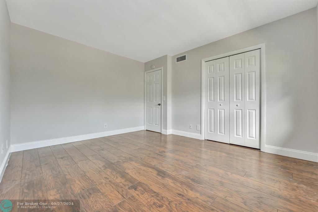 For Sale: $365,000 (2 beds, 2 baths, 1225 Square Feet)