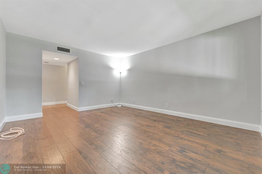 For Sale: $365,000 (2 beds, 2 baths, 1225 Square Feet)