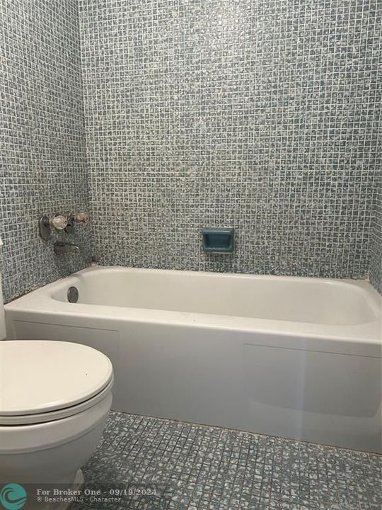 For Rent: $1,699 (1 beds, 2 baths, 861 Square Feet)