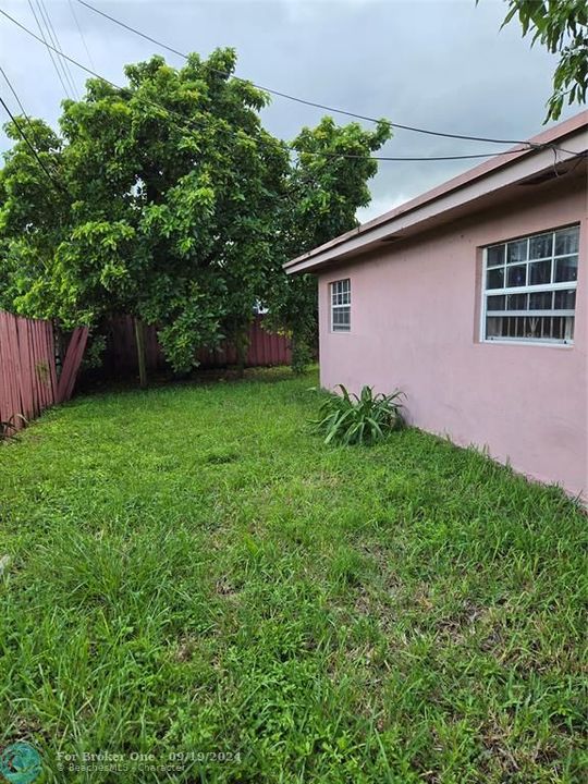 For Sale: $445,000 (3 beds, 2 baths, 1976 Square Feet)