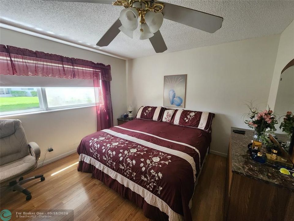 For Sale: $135,000 (2 beds, 2 baths, 944 Square Feet)