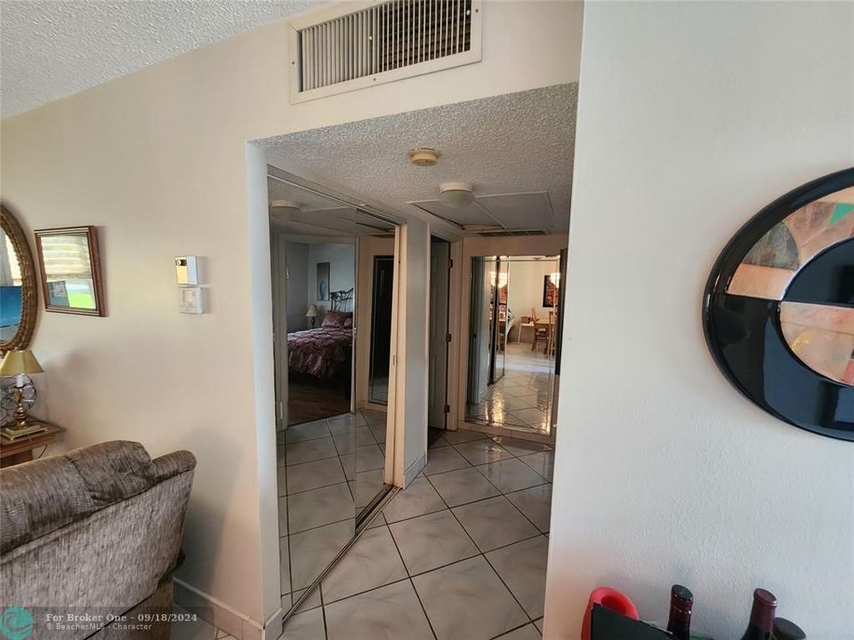 For Sale: $135,000 (2 beds, 2 baths, 944 Square Feet)