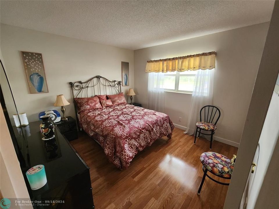 For Sale: $135,000 (2 beds, 2 baths, 944 Square Feet)