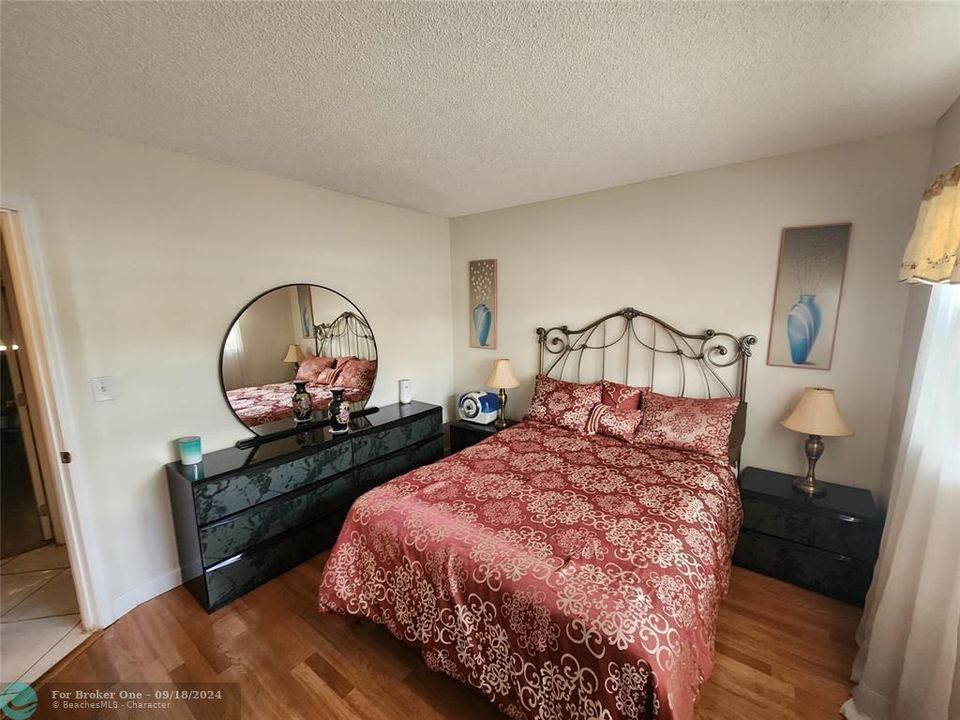 For Sale: $135,000 (2 beds, 2 baths, 944 Square Feet)