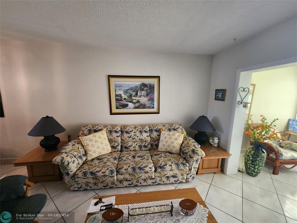 For Sale: $135,000 (2 beds, 2 baths, 944 Square Feet)