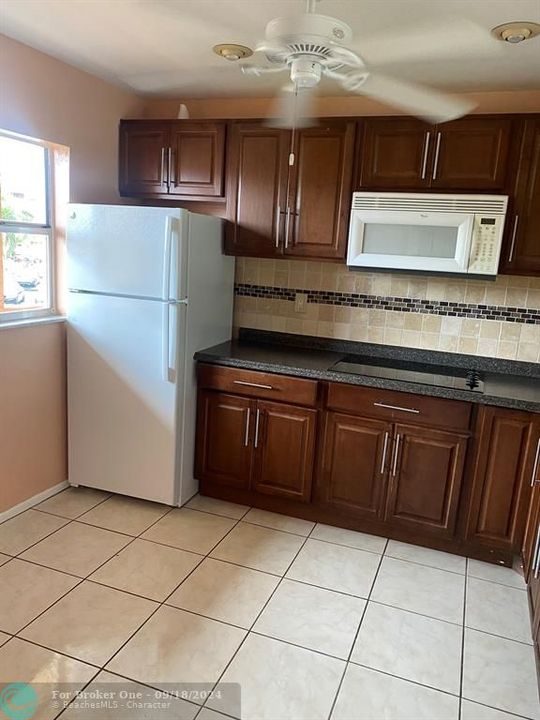 For Sale: $104,999 (1 beds, 1 baths, 730 Square Feet)