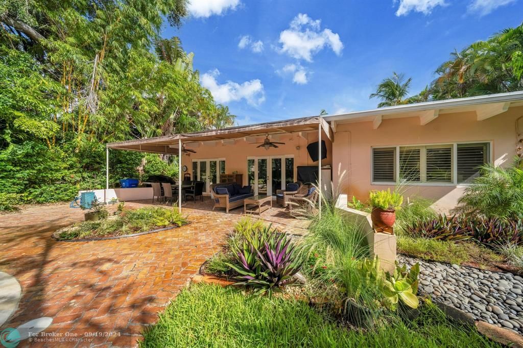 Active With Contract: $1,295,000 (3 beds, 2 baths, 2248 Square Feet)