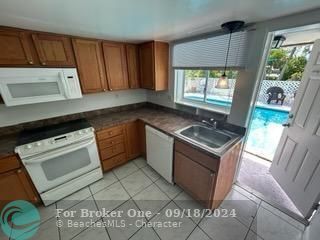 For Rent: $2,100 (2 beds, 1 baths, 1100 Square Feet)