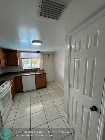 For Rent: $2,100 (2 beds, 1 baths, 1100 Square Feet)