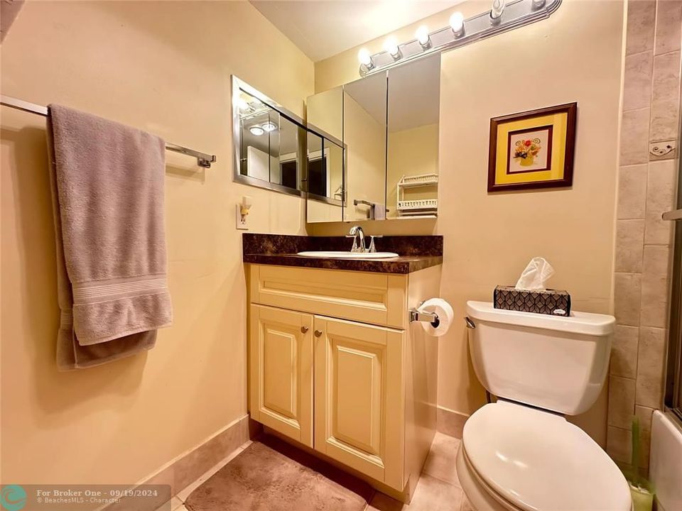 For Sale: $99,900 (1 beds, 1 baths, 703 Square Feet)