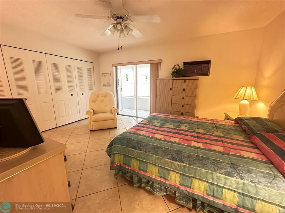 For Sale: $98,900 (1 beds, 1 baths, 703 Square Feet)