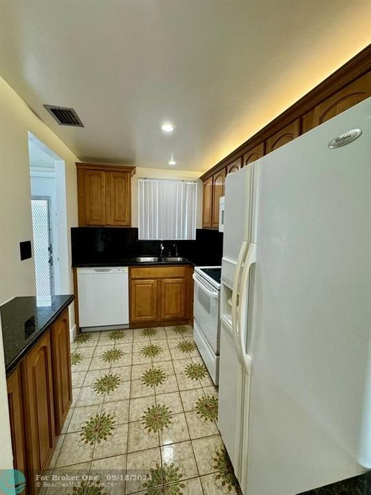 For Rent: $1,850 (2 beds, 2 baths, 850 Square Feet)