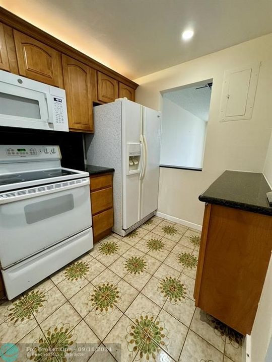 For Rent: $1,850 (2 beds, 2 baths, 850 Square Feet)