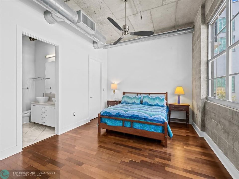 For Sale: $675,000 (2 beds, 2 baths, 1363 Square Feet)