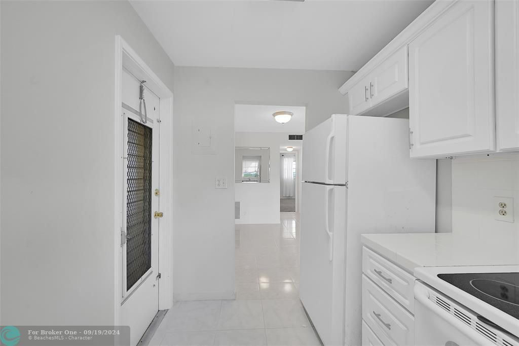 Active With Contract: $99,900 (1 beds, 1 baths, 760 Square Feet)