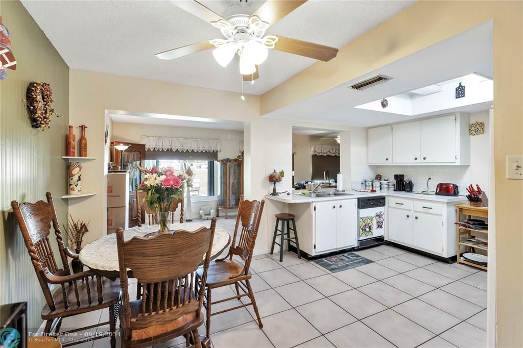 For Sale: $349,000 (2 beds, 1 baths, 1141 Square Feet)