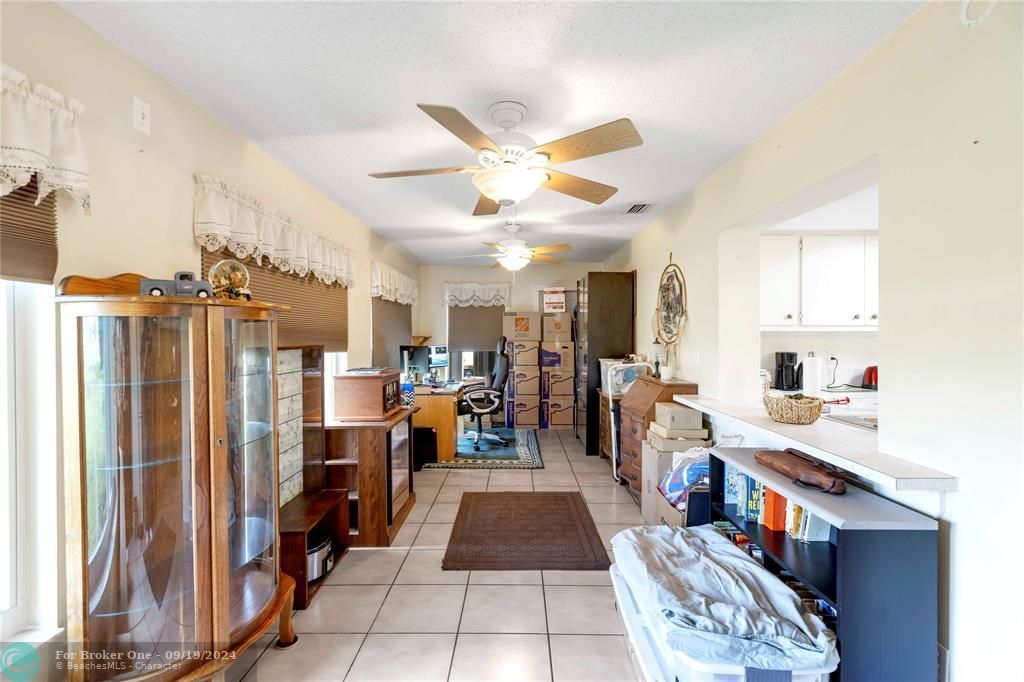 For Sale: $349,000 (2 beds, 1 baths, 1141 Square Feet)