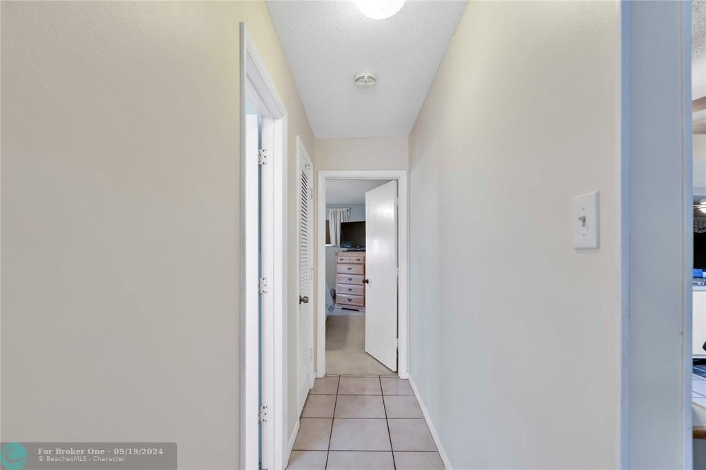 For Sale: $349,000 (2 beds, 1 baths, 1141 Square Feet)