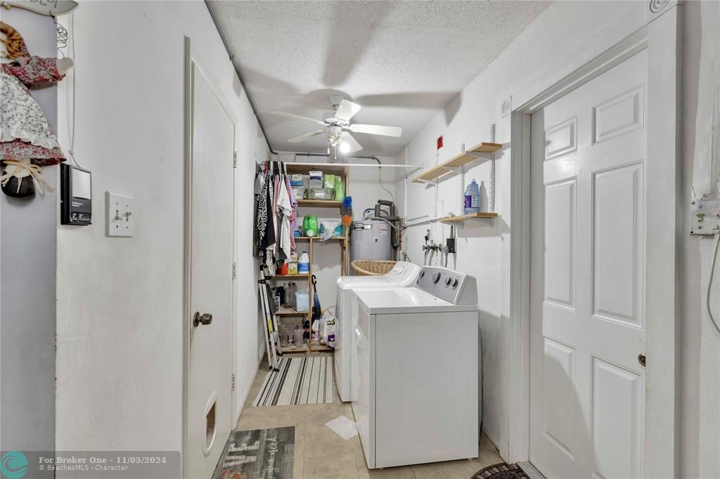 For Sale: $349,000 (2 beds, 1 baths, 1141 Square Feet)