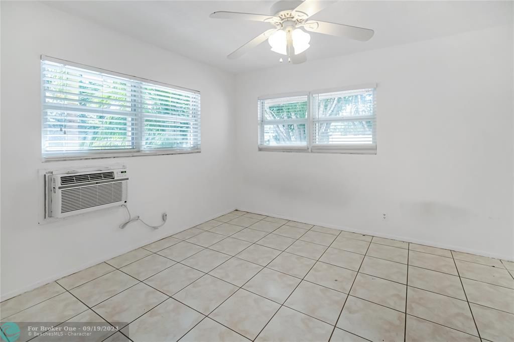 For Sale: $200,000 (2 beds, 1 baths, 800 Square Feet)