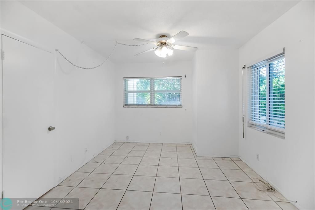 For Sale: $200,000 (2 beds, 1 baths, 800 Square Feet)