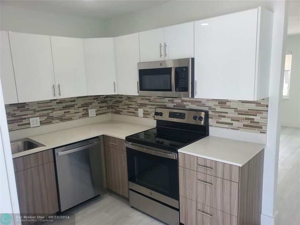 For Rent: $2,450 (2 beds, 2 baths, 1000 Square Feet)