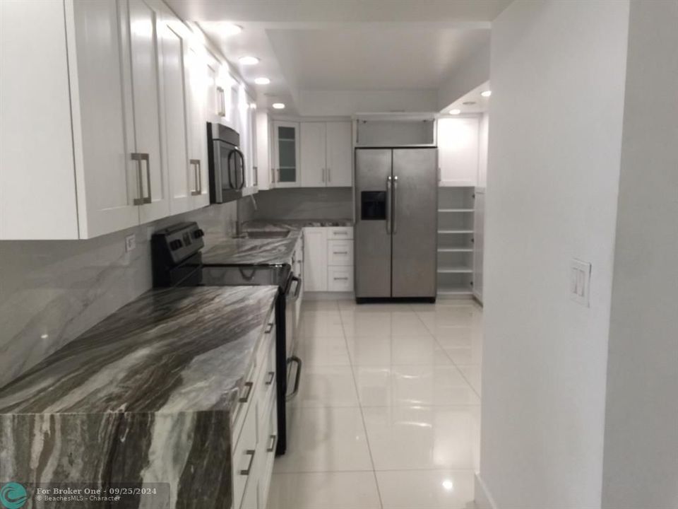 For Rent: $2,350 (0 beds, 1 baths, 825 Square Feet)