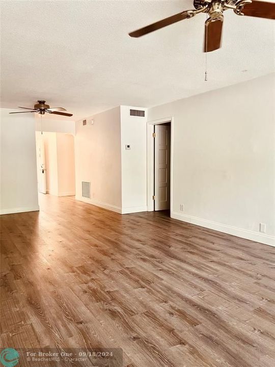 For Rent: $2,300 (2 beds, 1 baths, 1425 Square Feet)