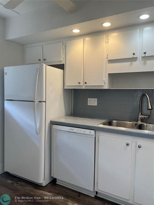 For Rent: $2,300 (2 beds, 1 baths, 1425 Square Feet)