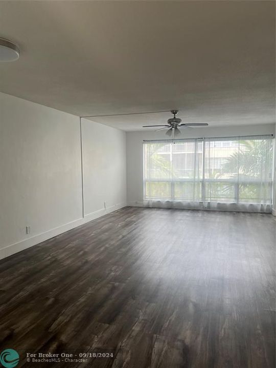 For Rent: $2,300 (2 beds, 1 baths, 1425 Square Feet)