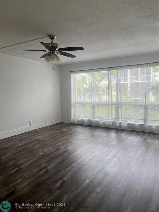 For Rent: $2,300 (2 beds, 1 baths, 1425 Square Feet)