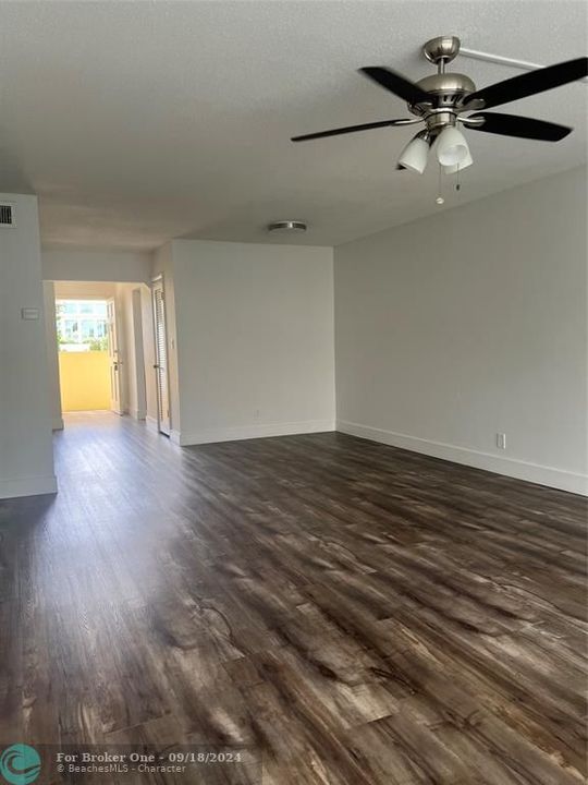 For Rent: $2,300 (2 beds, 1 baths, 1425 Square Feet)