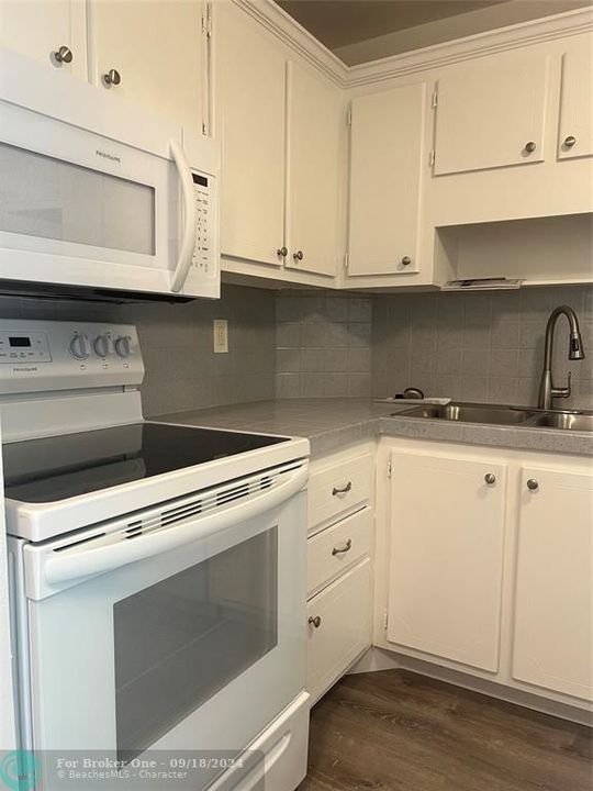 For Rent: $2,300 (2 beds, 1 baths, 1425 Square Feet)