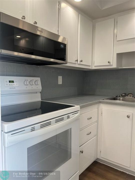 For Rent: $2,300 (2 beds, 1 baths, 1425 Square Feet)