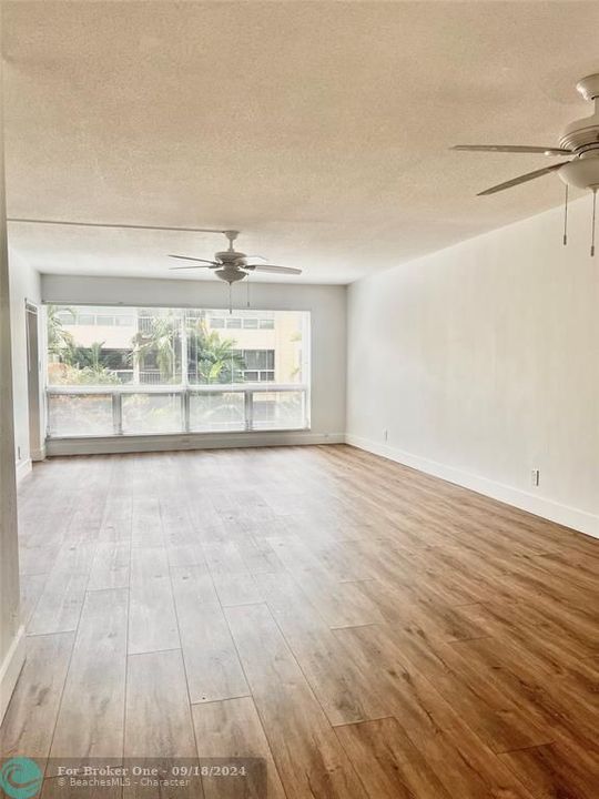 For Rent: $2,300 (2 beds, 1 baths, 1425 Square Feet)