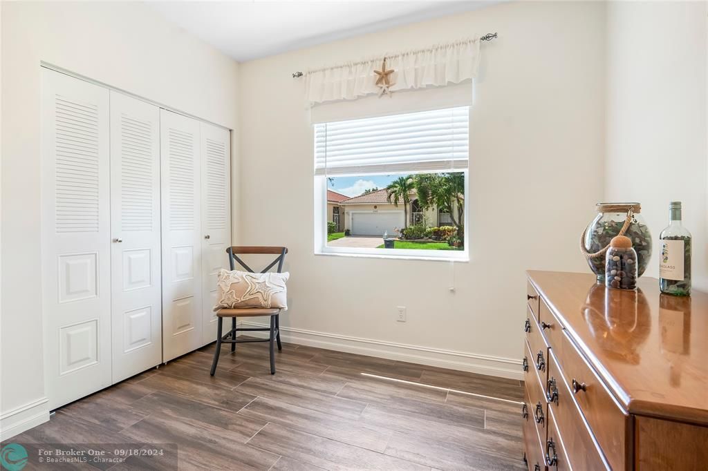 Active With Contract: $489,900 (3 beds, 2 baths, 1754 Square Feet)