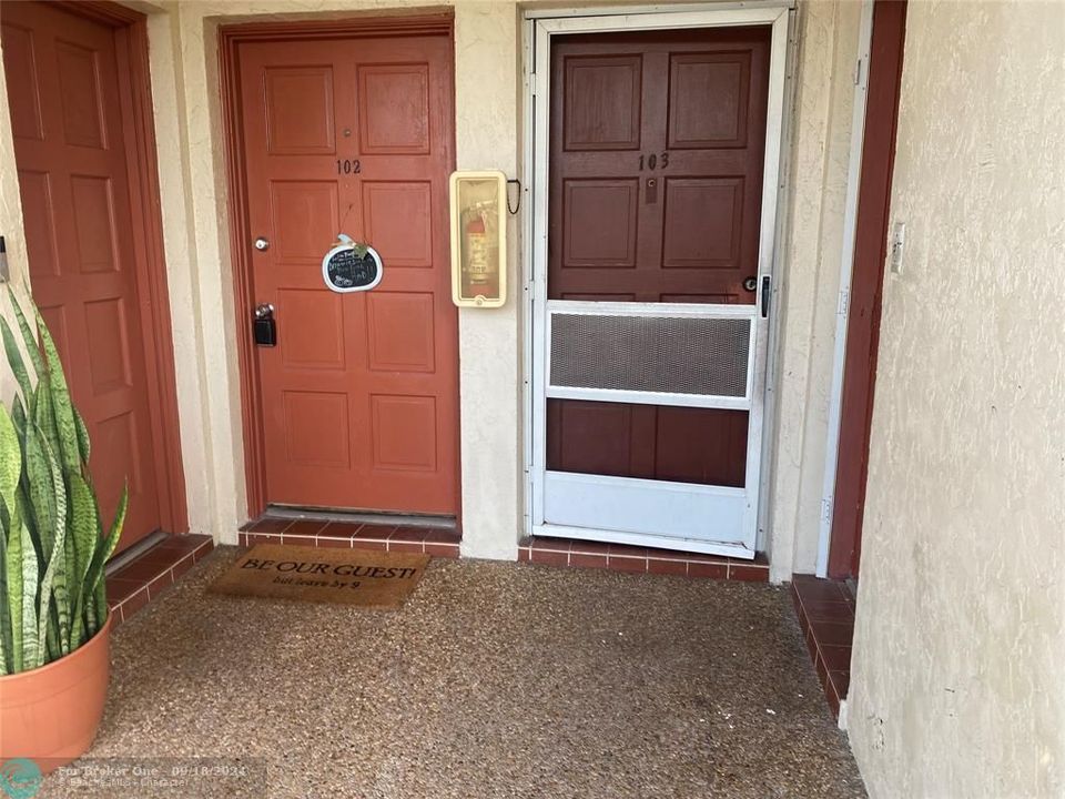 For Sale: $219,900 (2 beds, 2 baths, 1173 Square Feet)